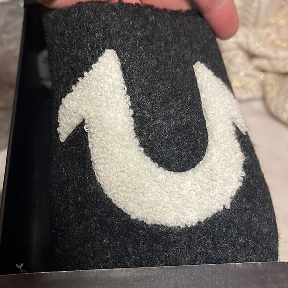 3 piece true religion jeans slippers & slipper sock set nib/nwt - Picture 5 of 6